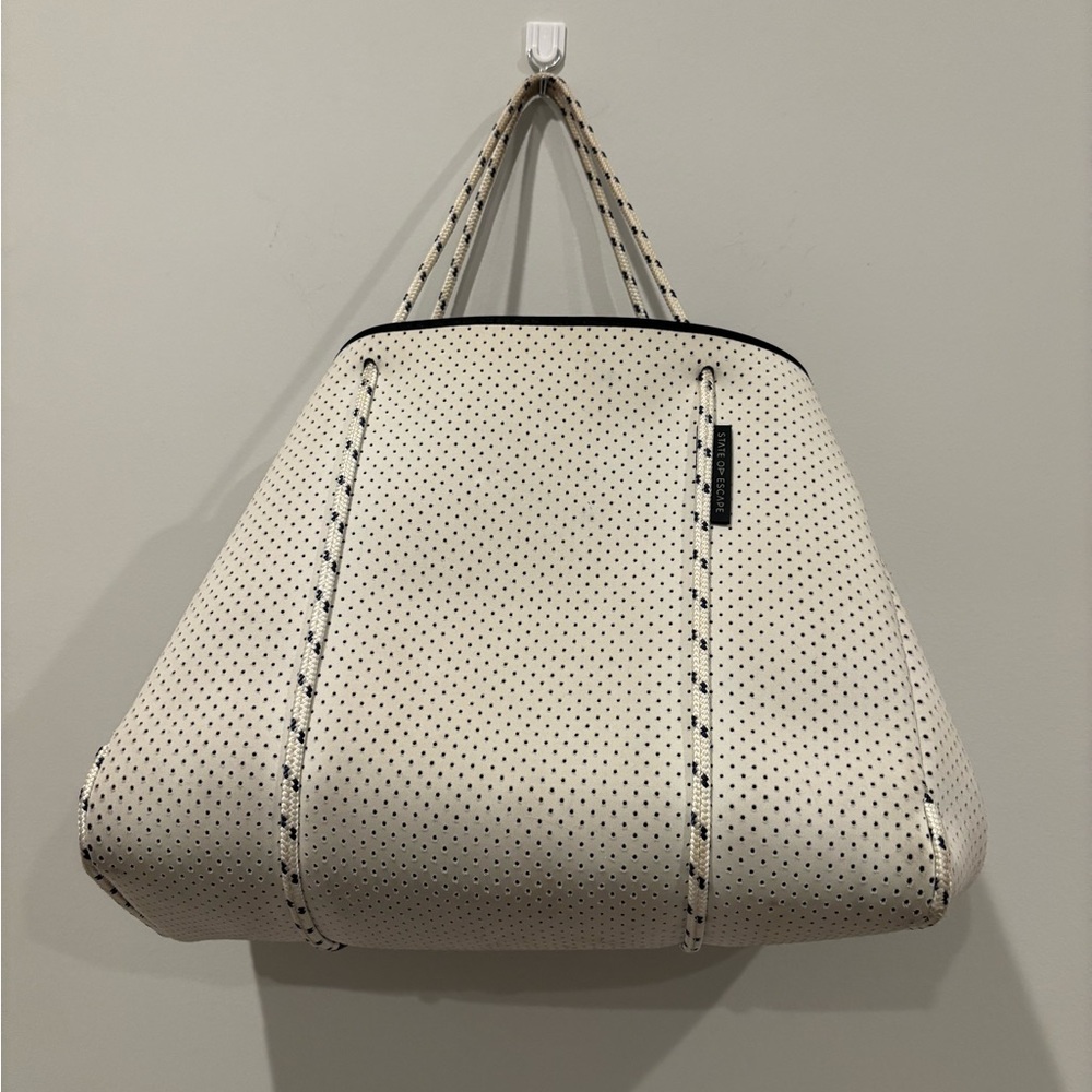 State of Escape white neoprene tote - Picture 9 of 13
